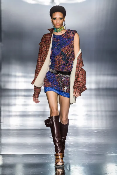 Look 32